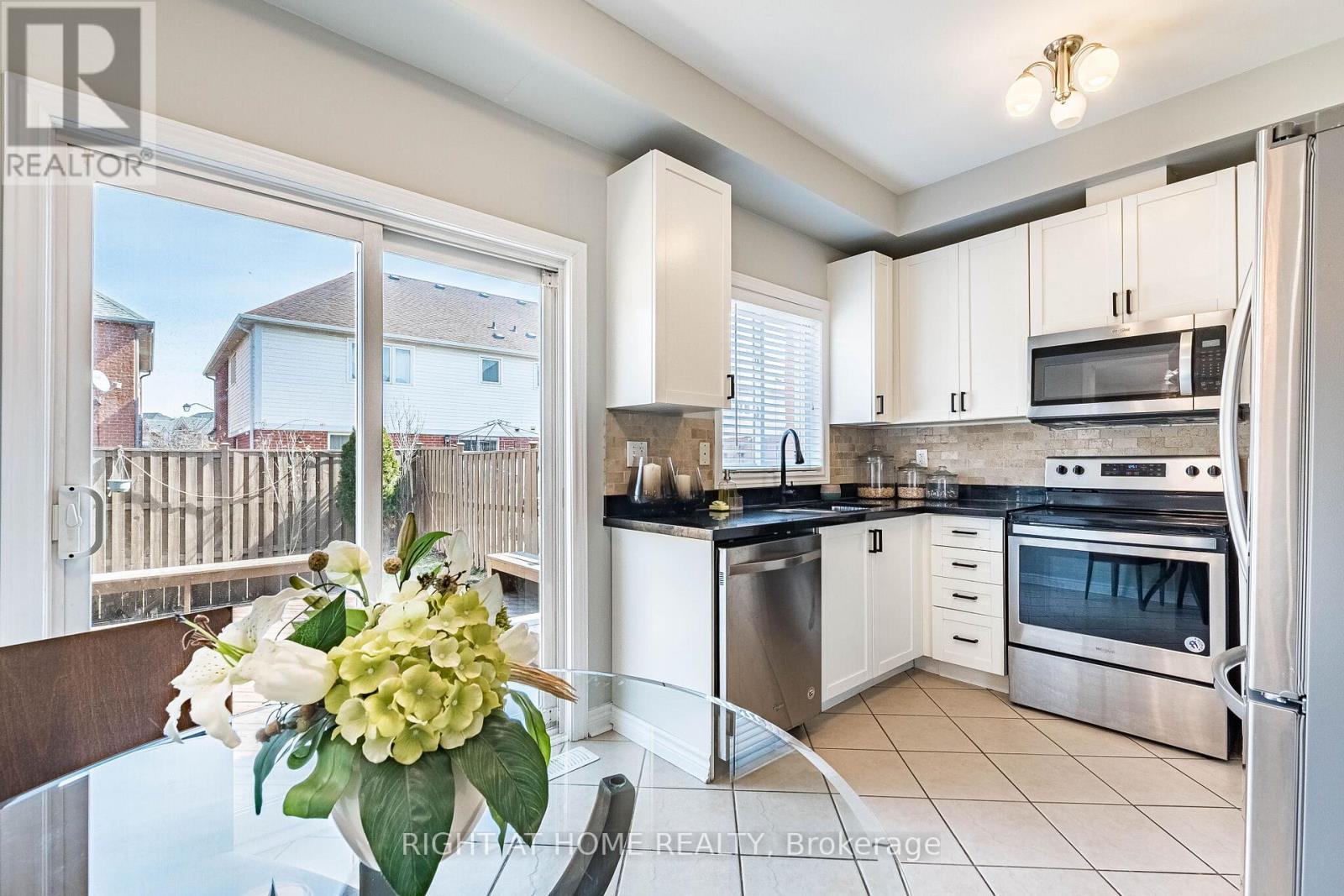 222 Andrews Trail, Milton, Ontario  L9T 6S7 - Photo 15 - W13043946