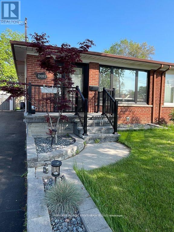 2403 BARCLAY ROAD, Burlington, Ontario