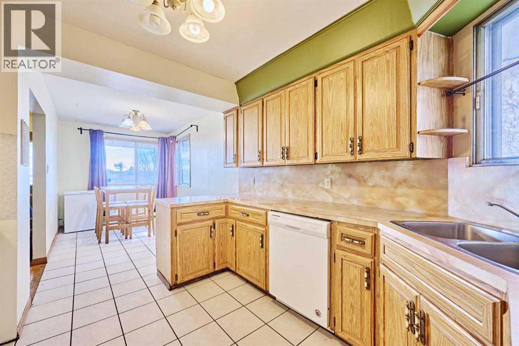 28 Cornell Place Nw, Calgary, Alberta  T2K 1J4 - Photo 9 - A2292823