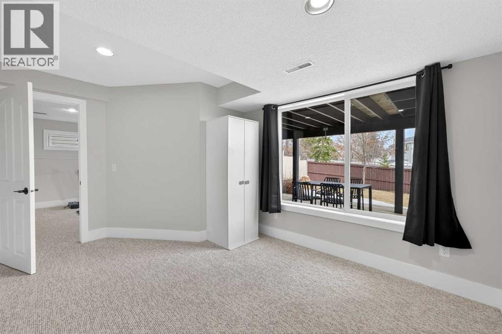 10 Somerglen Crescent Sw, Calgary, Alberta  T2Y 3L6 - Photo 37 - A2302628