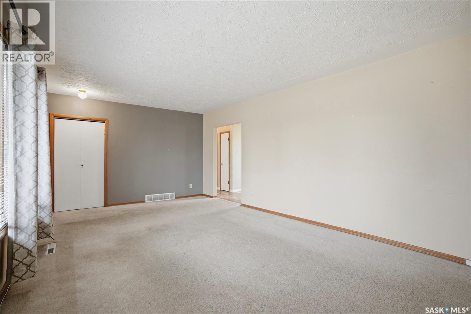 143 102nd Street W, Saskatoon, Saskatchewan  S7N 1M7 - Photo 5 - SK033724