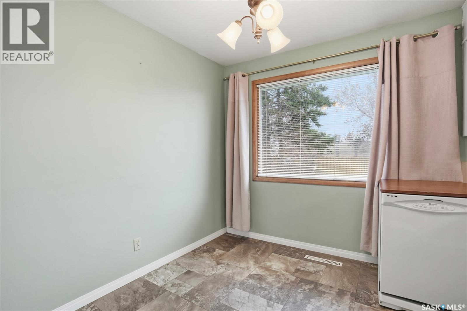 143 102nd Street W, Saskatoon, Saskatchewan  S7N 1M7 - Photo 11 - SK033724