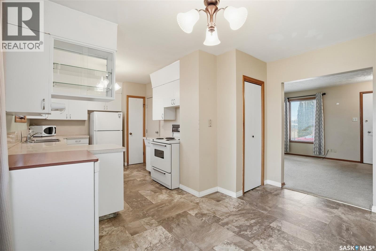 143 102nd Street W, Saskatoon, Saskatchewan  S7N 1M7 - Photo 6 - SK033724