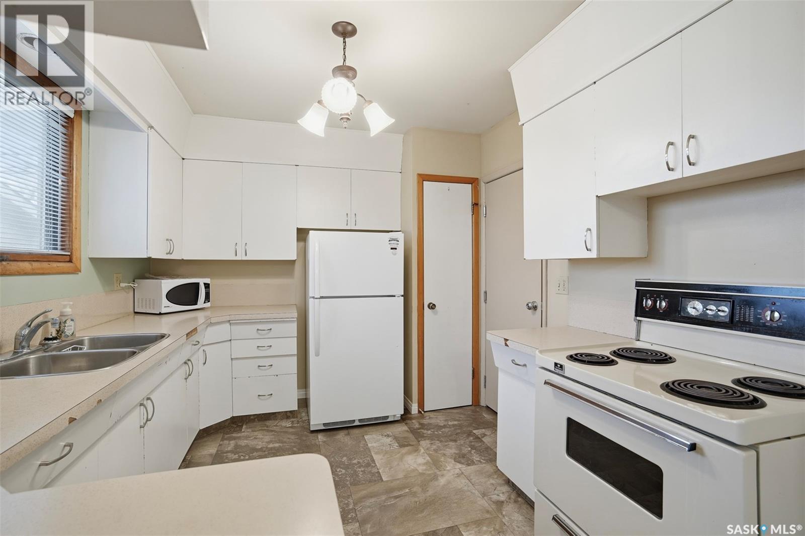 143 102nd Street W, Saskatoon, Saskatchewan  S7N 1M7 - Photo 8 - SK033724