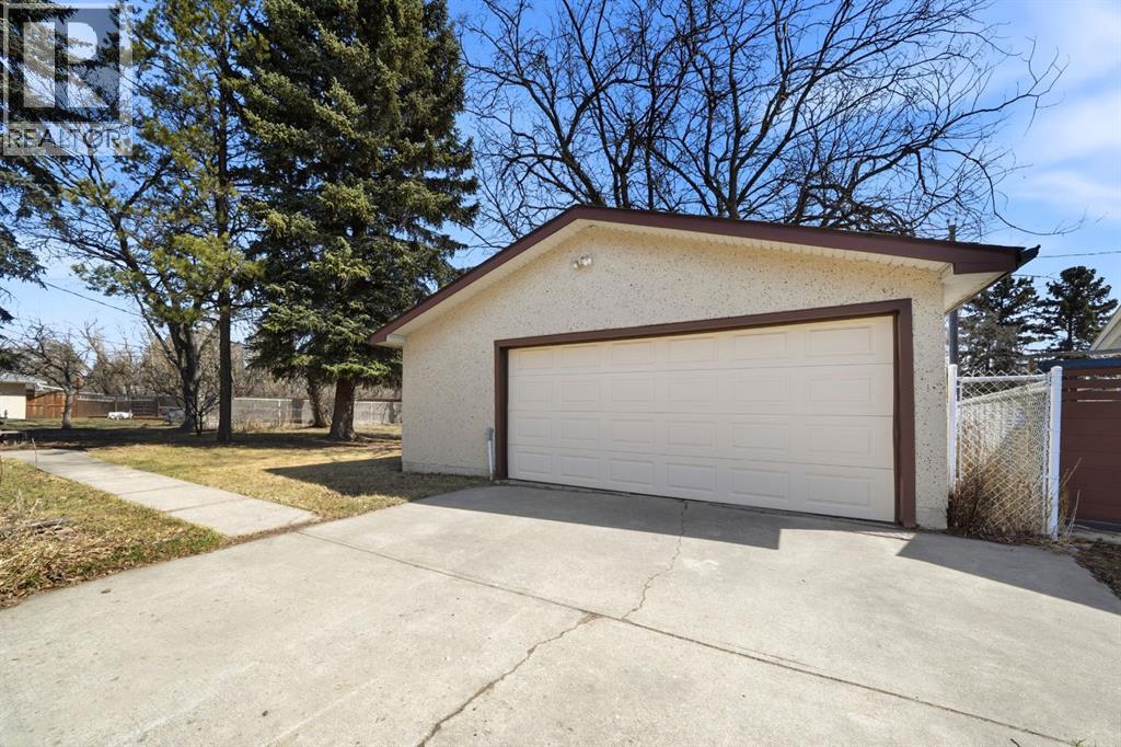 3301 41 Avenue, Red Deer, Alberta  T4N 2X5 - Photo 30 - A2304511