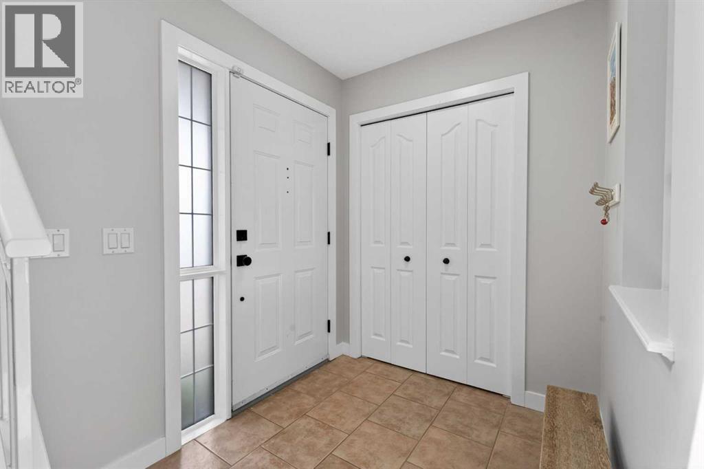 10 Somerglen Crescent SW, Calgary, Alberta  T2Y 3L6 - Photo 4 - A2302628