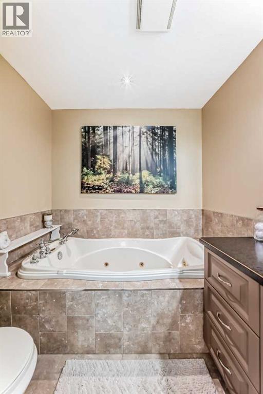 716 Queensland Drive SE, Calgary, Alberta  T2J 4S9 - Photo 14 - A2303354