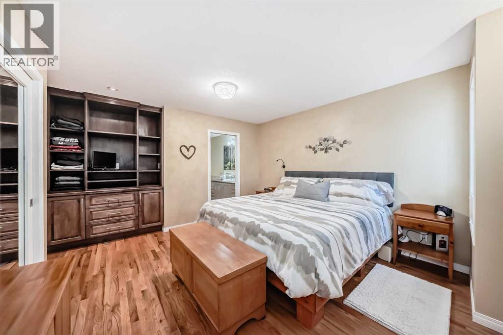 716 Queensland Drive SE, Calgary, Alberta  T2J 4S9 - Photo 12 - A2303354