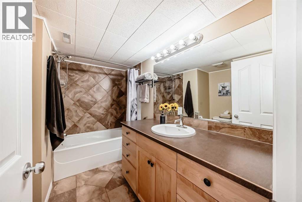 716 Queensland Drive SE, Calgary, Alberta  T2J 4S9 - Photo 24 - A2303354