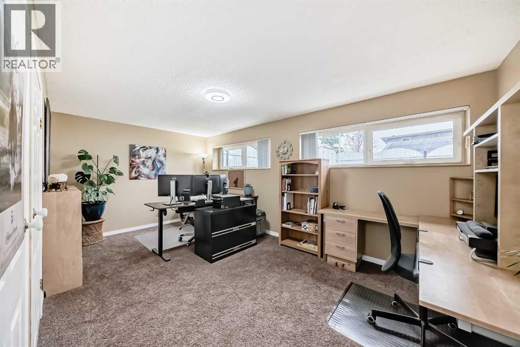 716 Queensland Drive SE, Calgary, Alberta  T2J 4S9 - Photo 23 - A2303354