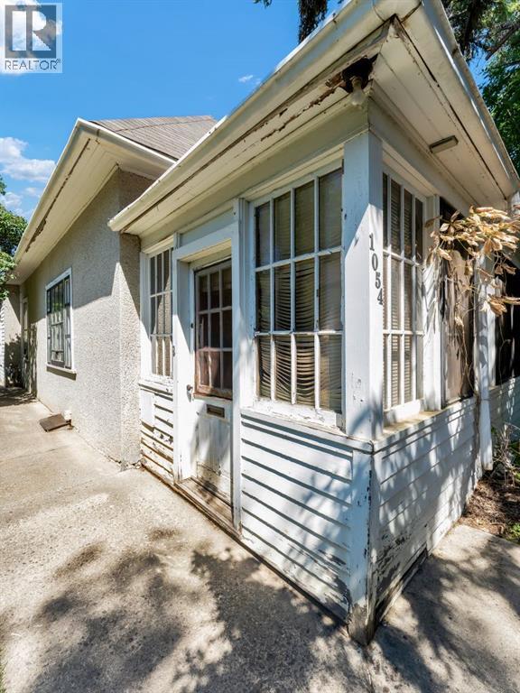 1054 Yuill Street SE, Medicine Hat, Alberta  T1A 0Z2 - Photo 3 - A2267347