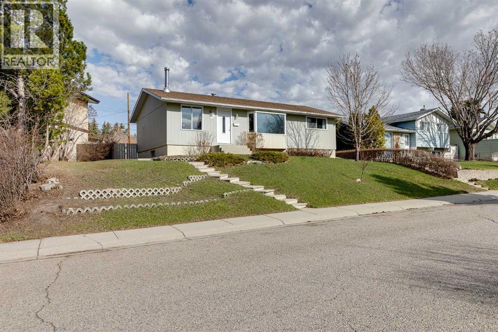 248 Huntcroft Road Ne, Calgary, Alberta  T2K 4E2 - Photo 2 - A2304860