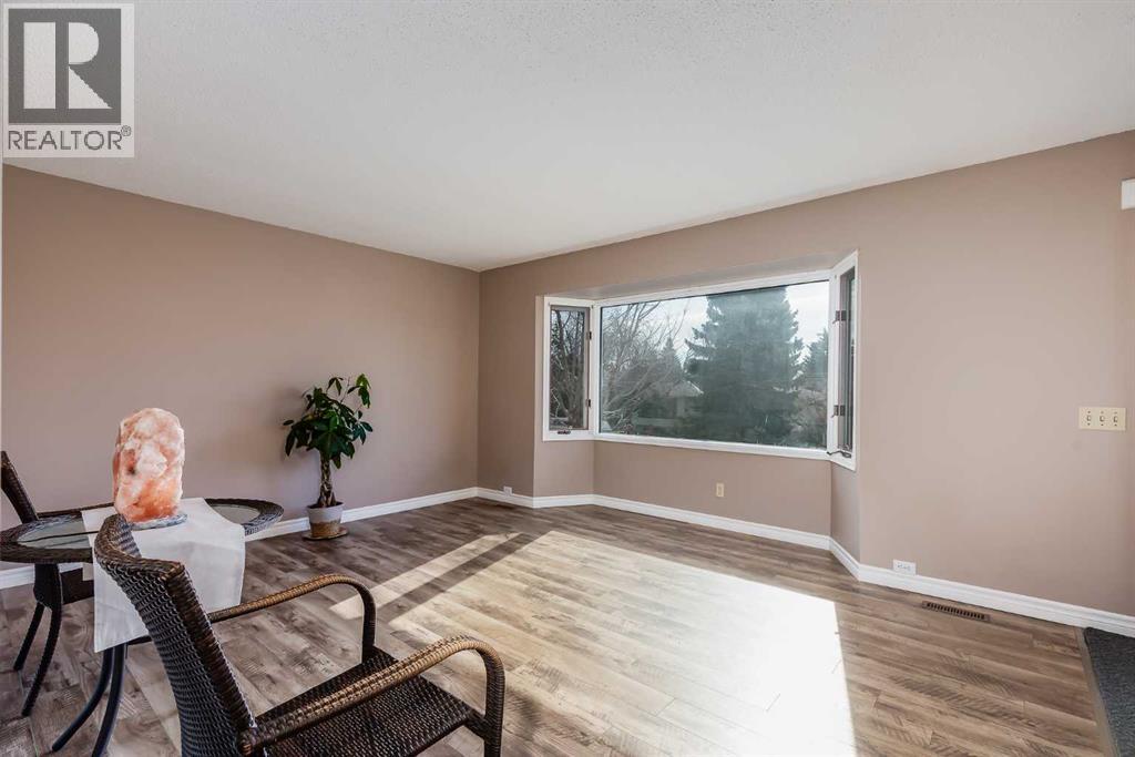 248 Huntcroft Road Ne, Calgary, Alberta  T2K 4E2 - Photo 5 - A2304860