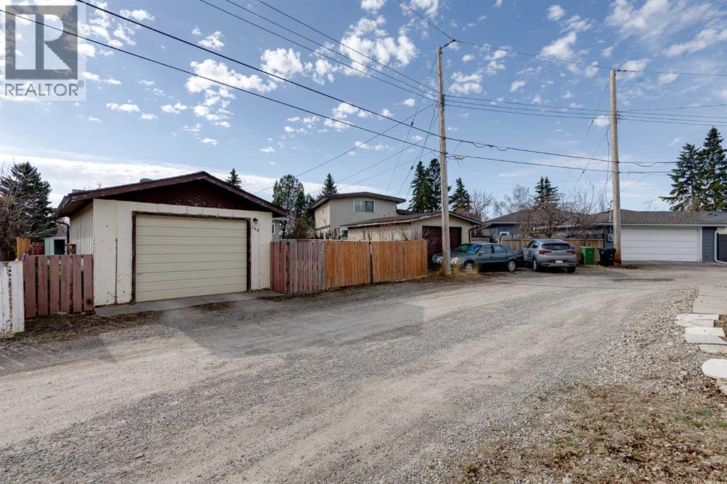 248 Huntcroft Road Ne, Calgary, Alberta  T2K 4E2 - Photo 32 - A2304860