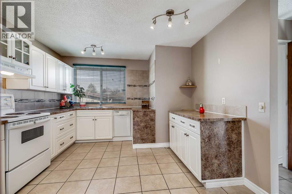 248 Huntcroft Road Ne, Calgary, Alberta  T2K 4E2 - Photo 8 - A2304860