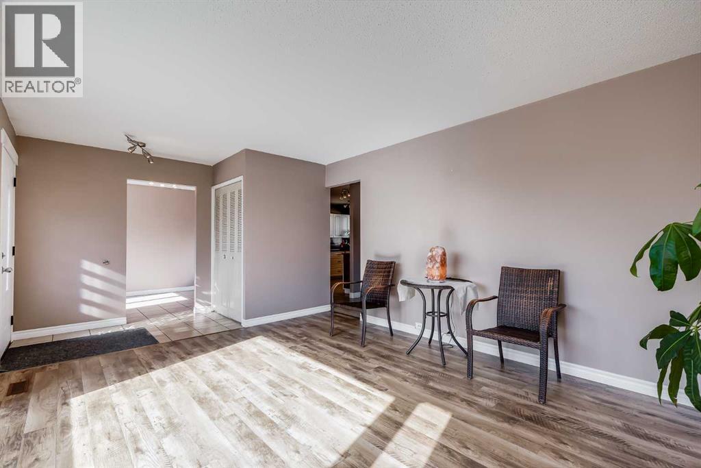 248 Huntcroft Road Ne, Calgary, Alberta  T2K 4E2 - Photo 6 - A2304860