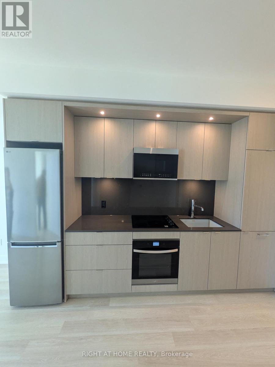 2401 - 60 Central Park Roadway Road, Toronto, Ontario  M9A 3K1 - Photo 2 - W13043970