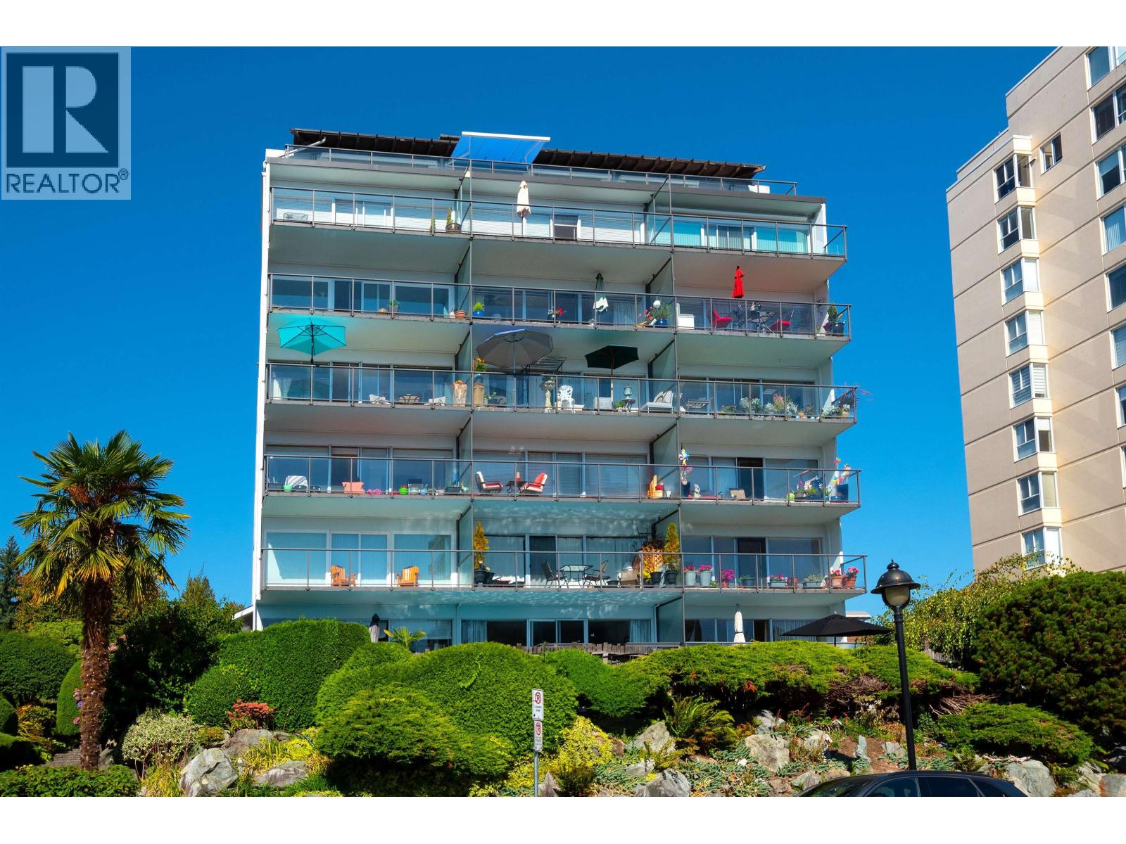 303 1845 Bellevue Avenue, West Vancouver, British Columbia  V7V 1B2 - Photo 2 - R3110244