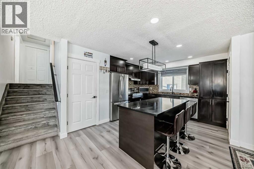 584 Whiteridge Way NE, Calgary, Alberta  T1Y 2Y5 - Photo 3 - A2294267