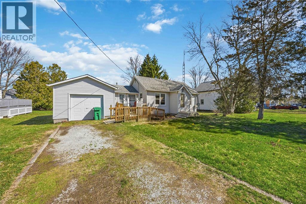 4460 Petrolia Line, Petrolia, Ontario  N0N 1R0 - Photo 2 - 26007986