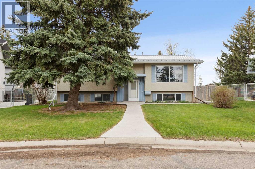 201 11 Avenue SW, High River, Alberta  T0L 1B0 - Photo 3 - A2222022