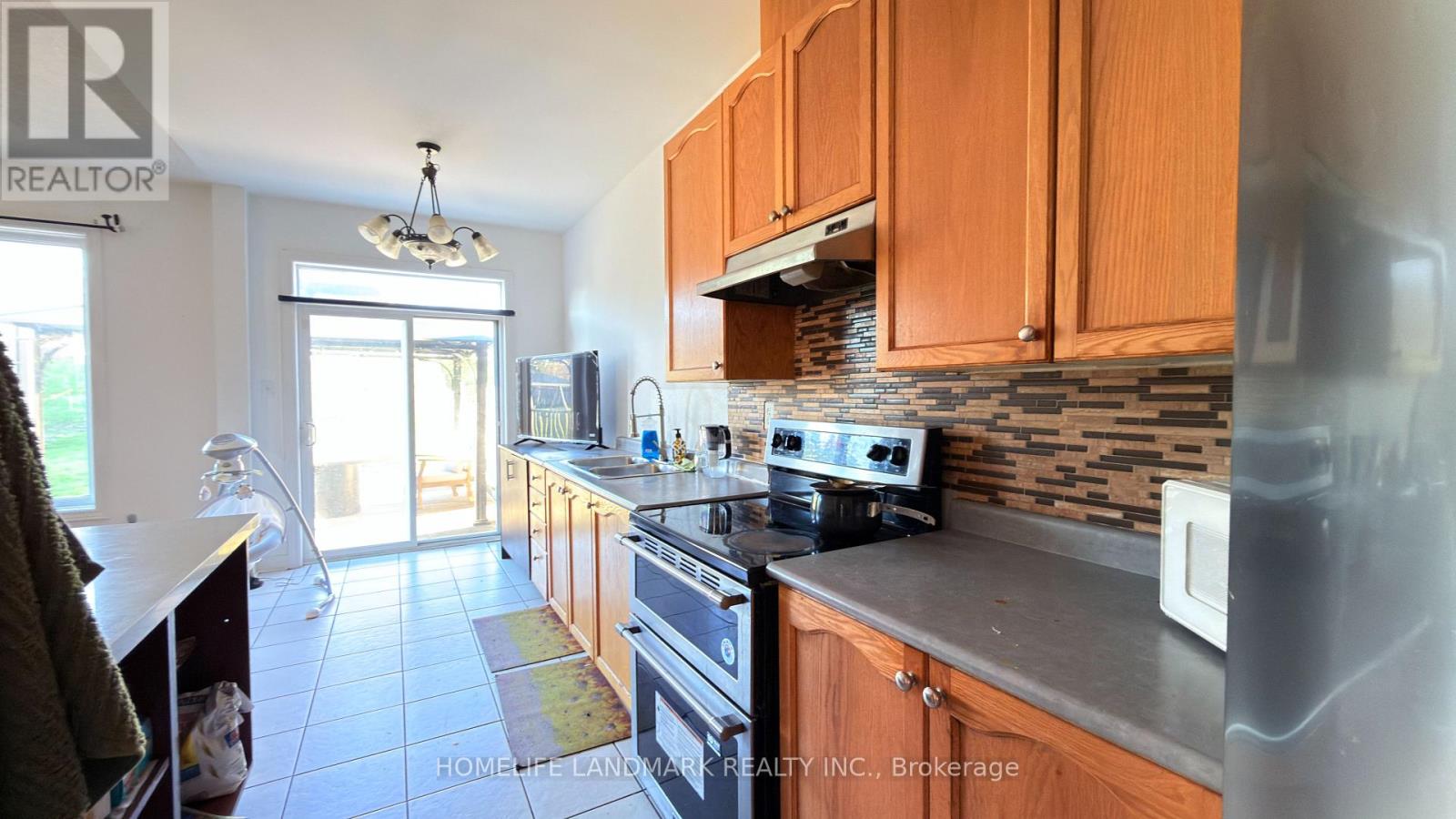 37 Seahorse Avenue, Brampton, Ontario  L6V 4N7 - Photo 2 - W13043978