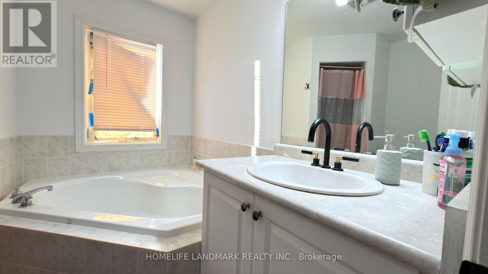 37 Seahorse Avenue, Brampton, Ontario  L6V 4N7 - Photo 8 - W13043978