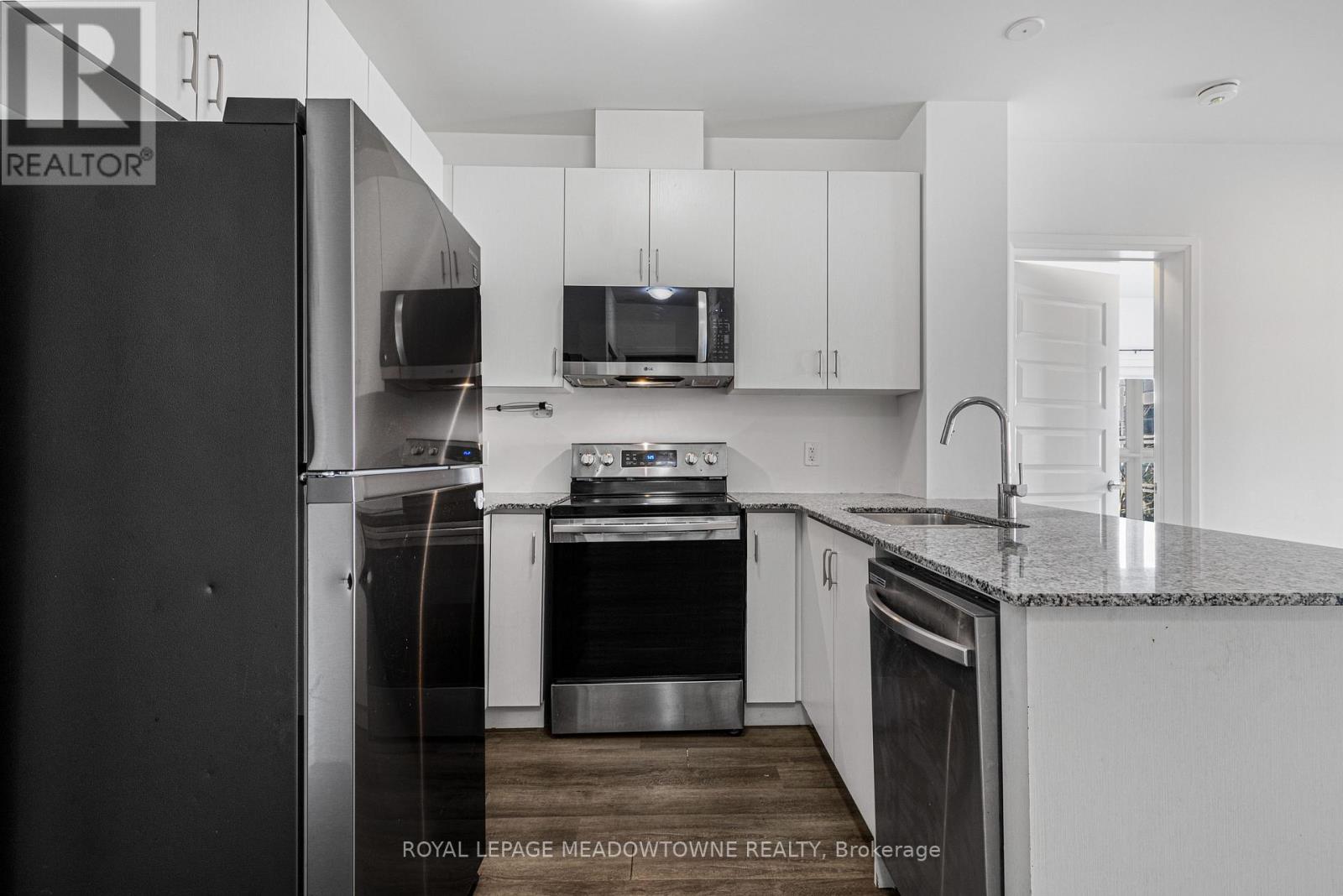 207 - 102 Grovewood Common, Oakville, Ontario  L6H 0X2 - Photo 12 - W13036850