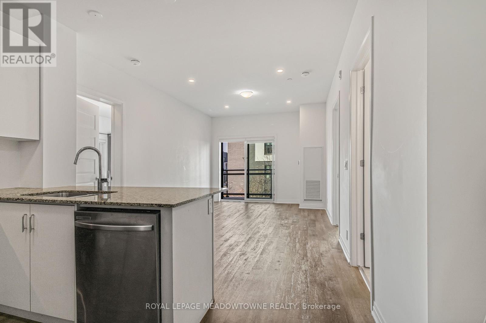 207 - 102 Grovewood Common, Oakville, Ontario  L6H 0X2 - Photo 10 - W13036850