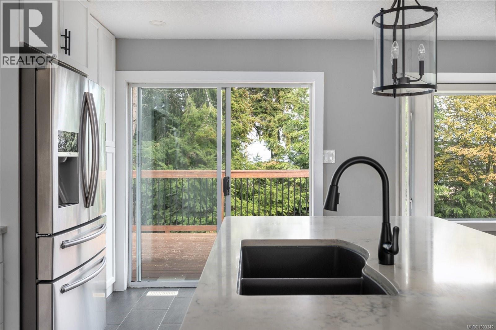 5701 Malibu Terr, Nanaimo, British Columbia  V9T 5W7 - Photo 15 - 1033342