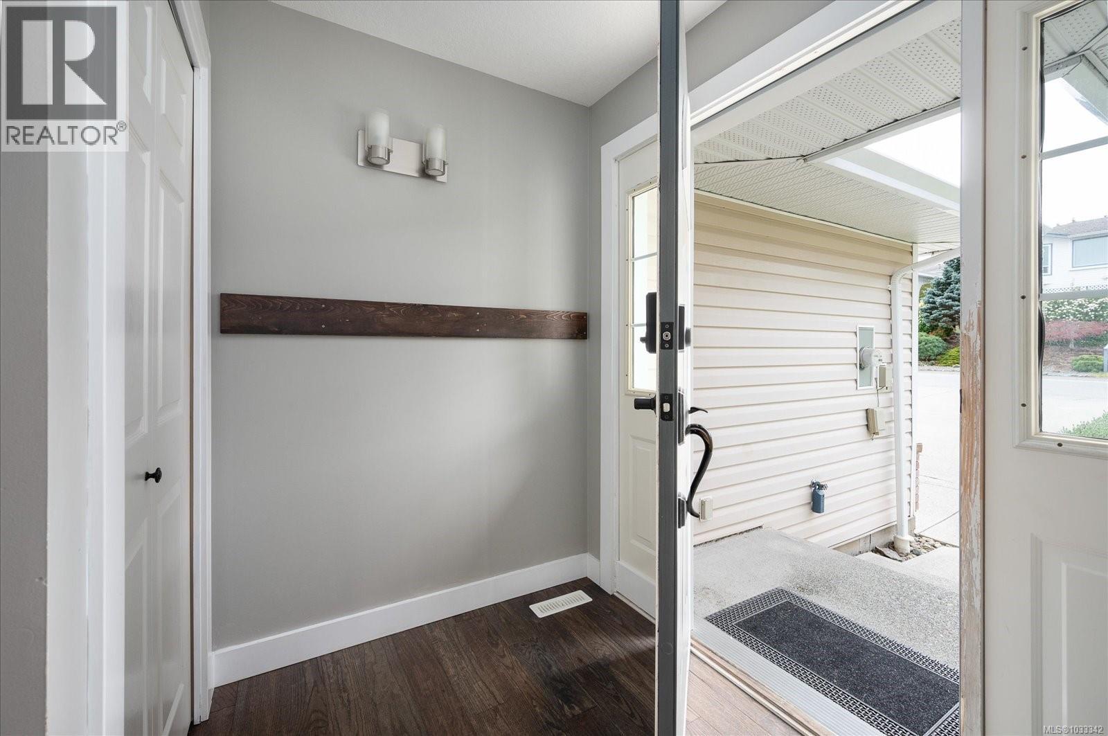 5701 Malibu Terr, Nanaimo, British Columbia  V9T 5W7 - Photo 4 - 1033342