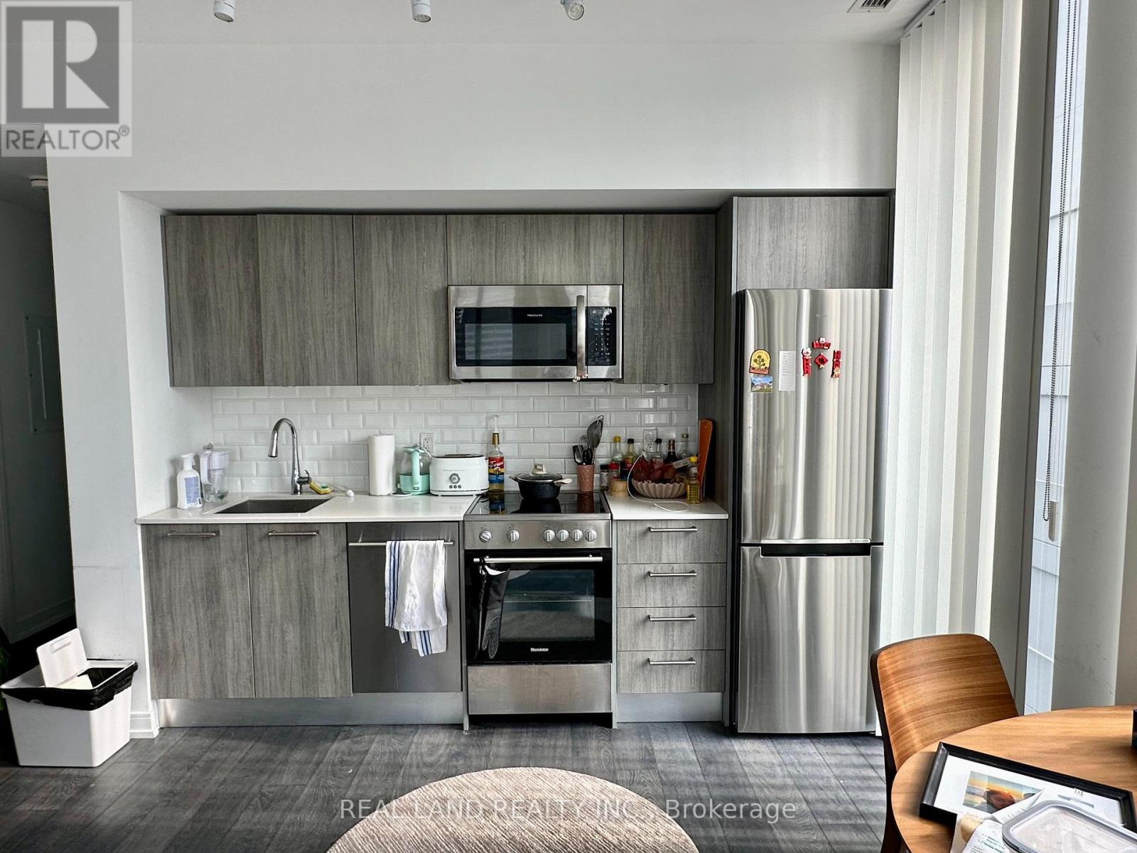 2209 - 28 Wellesley Street E, Toronto, Ontario  M4Y 0C4 - Photo 2 - C13043992