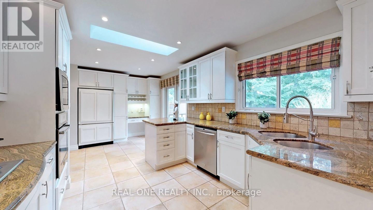 265 Woodland Drive, Oakville, Ontario  L6J 4W6 - Photo 10 - W13044026