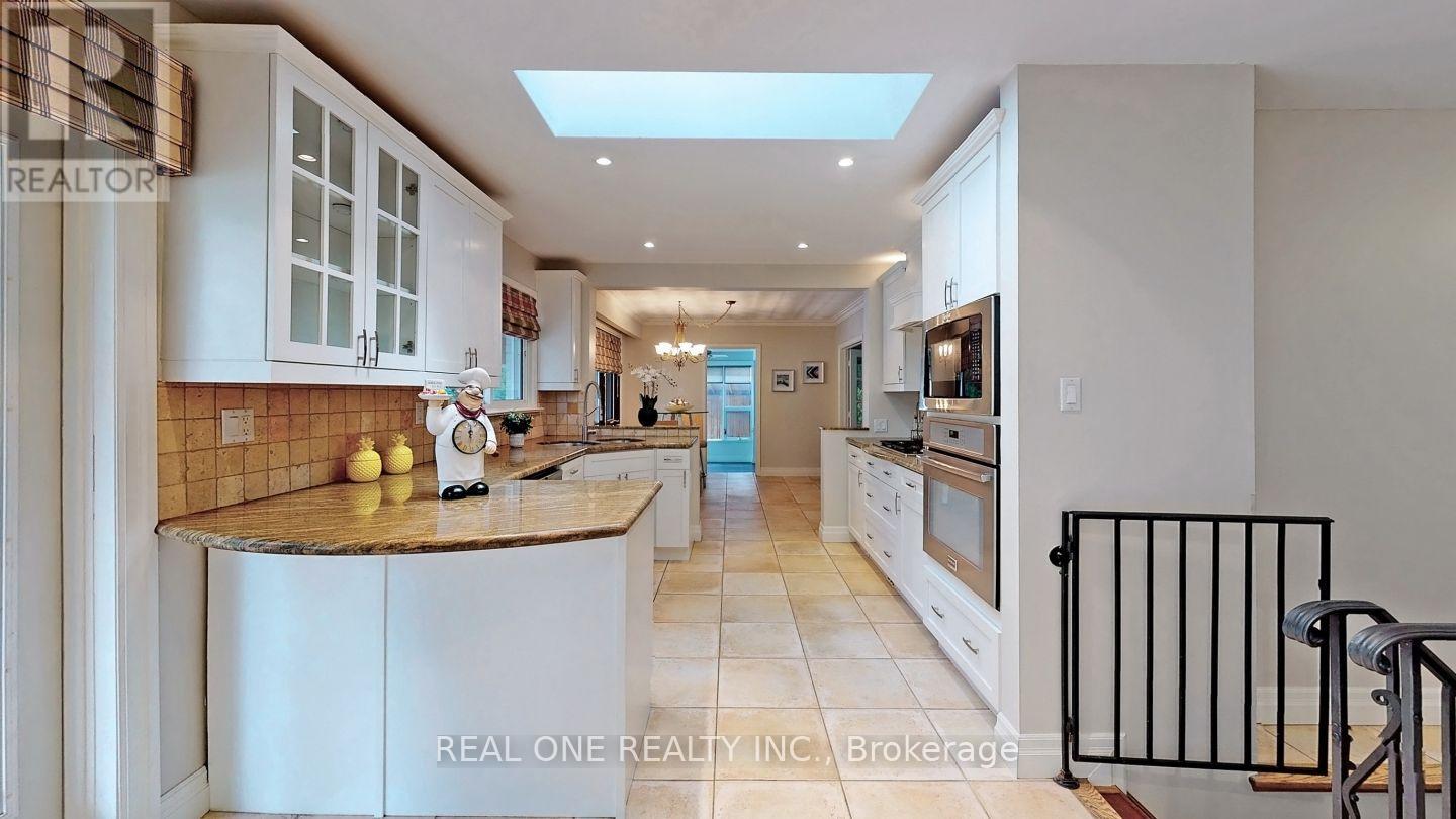 265 Woodland Drive, Oakville, Ontario  L6J 4W6 - Photo 12 - W13044026