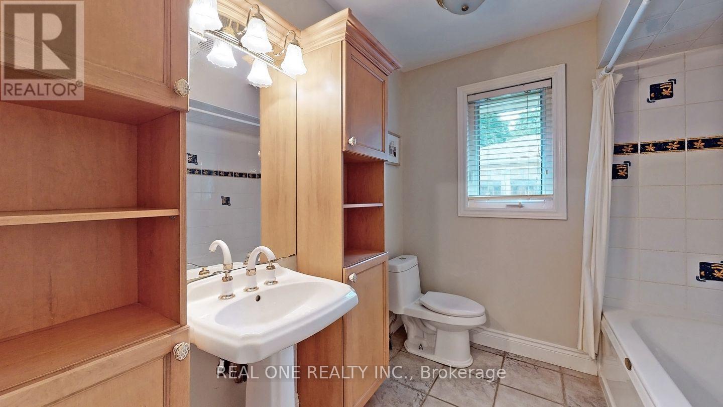 265 Woodland Drive, Oakville, Ontario  L6J 4W6 - Photo 17 - W13044026