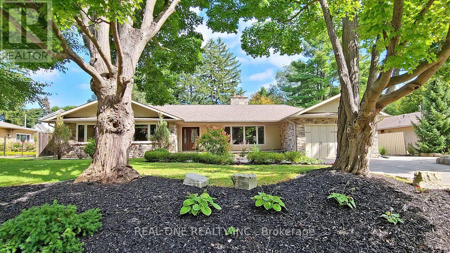 265 Woodland Drive, Oakville, Ontario  L6J 4W6 - Photo 2 - W13044026