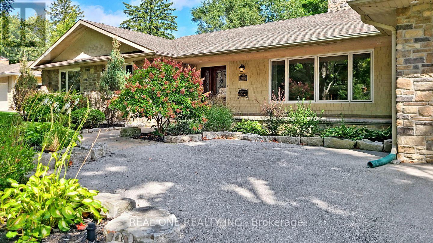 265 Woodland Drive, Oakville, Ontario  L6J 4W6 - Photo 3 - W13044026