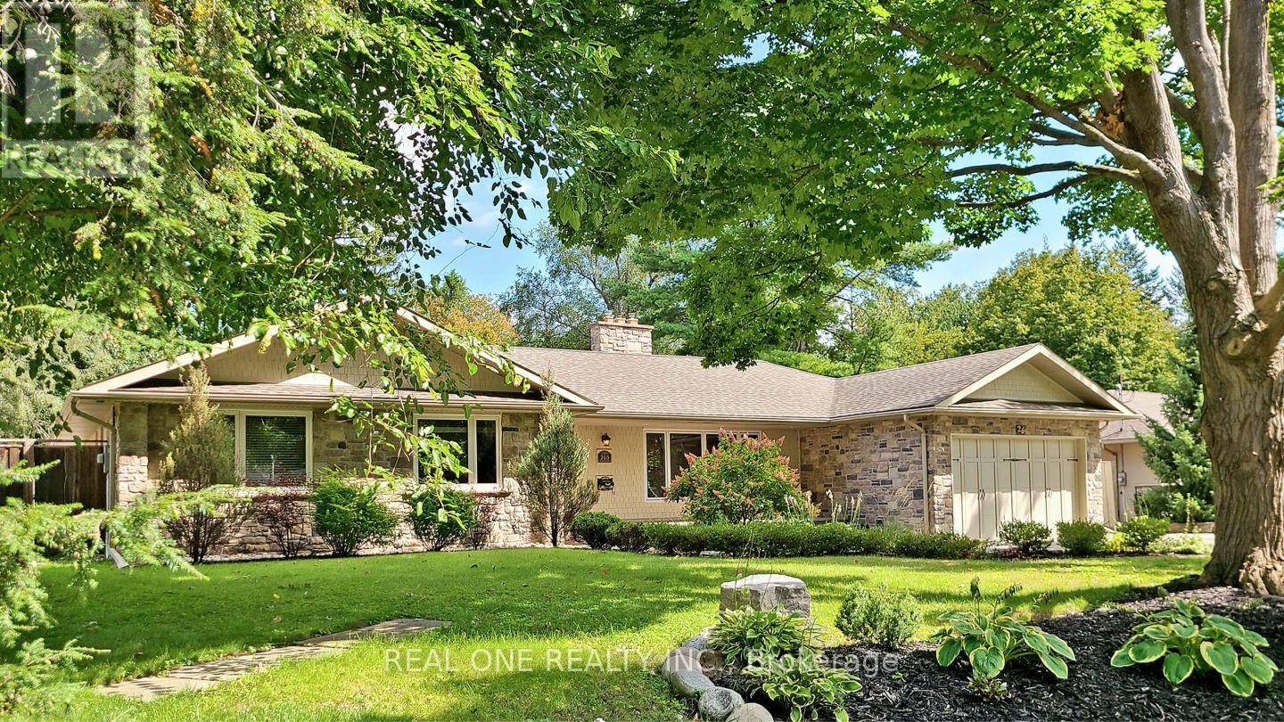 265 Woodland Drive, Oakville, Ontario  L6J 4W6 - Photo 5 - W13044026