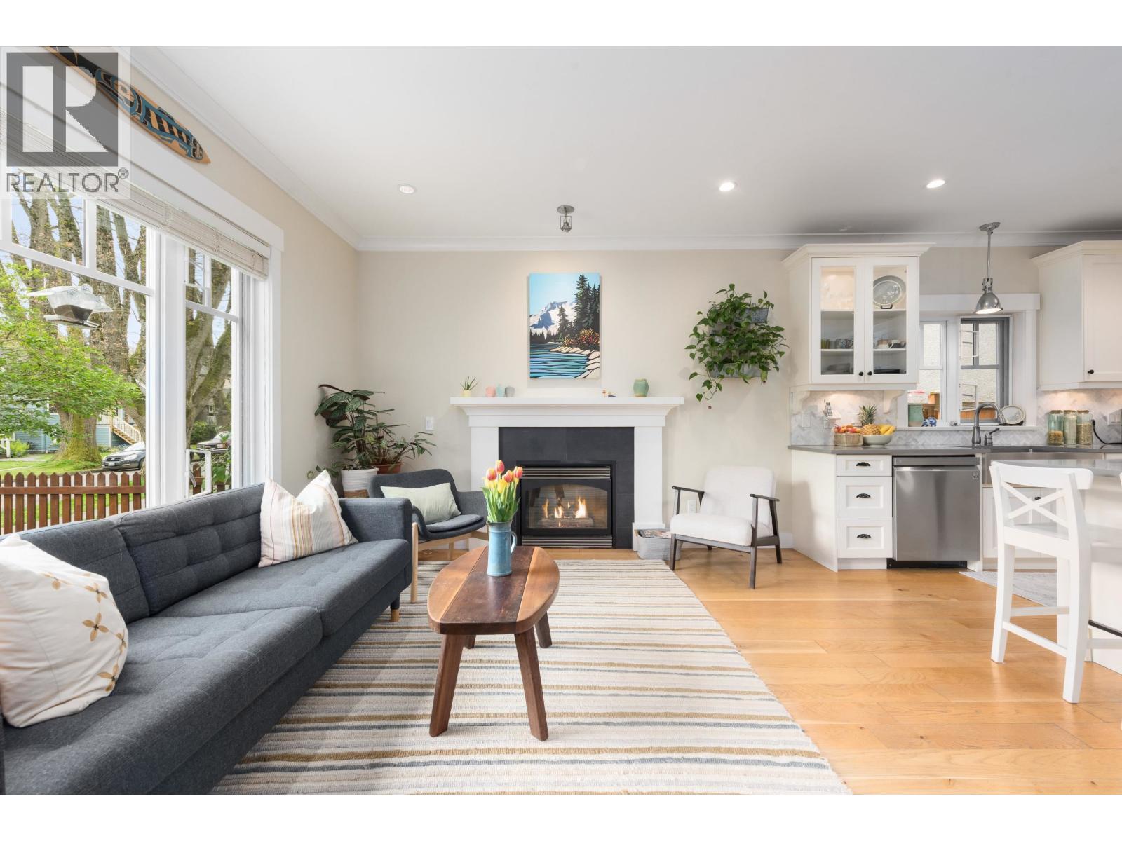 945 E 21st Avenue, Vancouver, British Columbia  V5V 1S4 - Photo 3 - R3114131