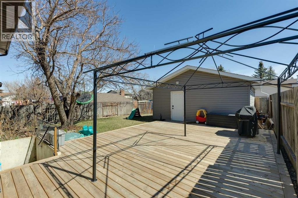 52 Beddington Circle, Calgary, Alberta  T3K 1K6 - Photo 37 - A2304228