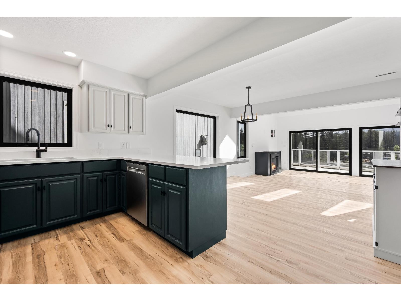 217 Lakeshore Drive, Cultus Lake North, Cultus Lake, British Columbia  V2R 5A1 - Photo 9 - R3115558