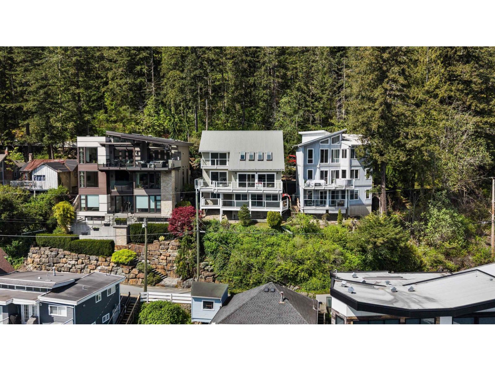 217 Lakeshore Drive, Cultus Lake North, Cultus Lake, British Columbia  V2R 5A1 - Photo 4 - R3115558
