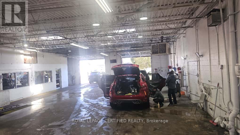 639 Langlois Avenue, Windsor, Ontario  N9A 2G5 - Photo 13 - X12897776