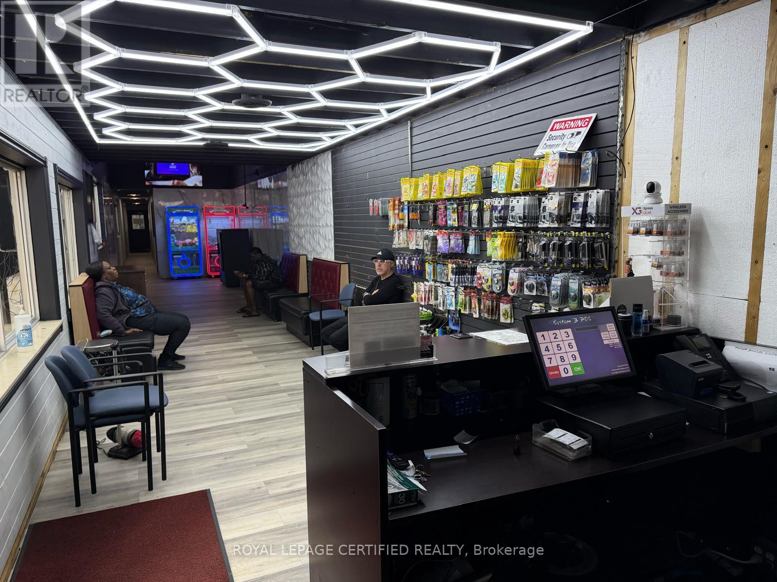 639 Langlois Avenue, Windsor, Ontario  N9A 2G5 - Photo 3 - X12897776