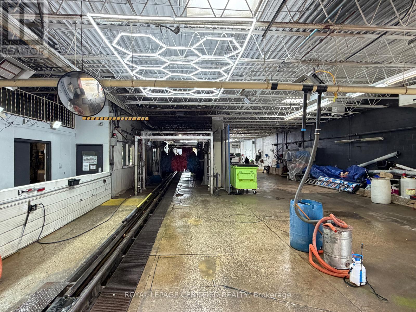 639 Langlois Avenue, Windsor, Ontario  N9A 2G5 - Photo 7 - X12897776