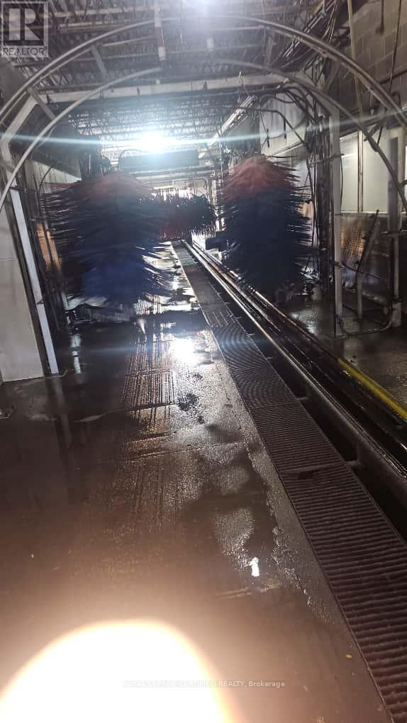 639 Langlois Avenue, Windsor, Ontario  N9A 2G5 - Photo 12 - X12897776