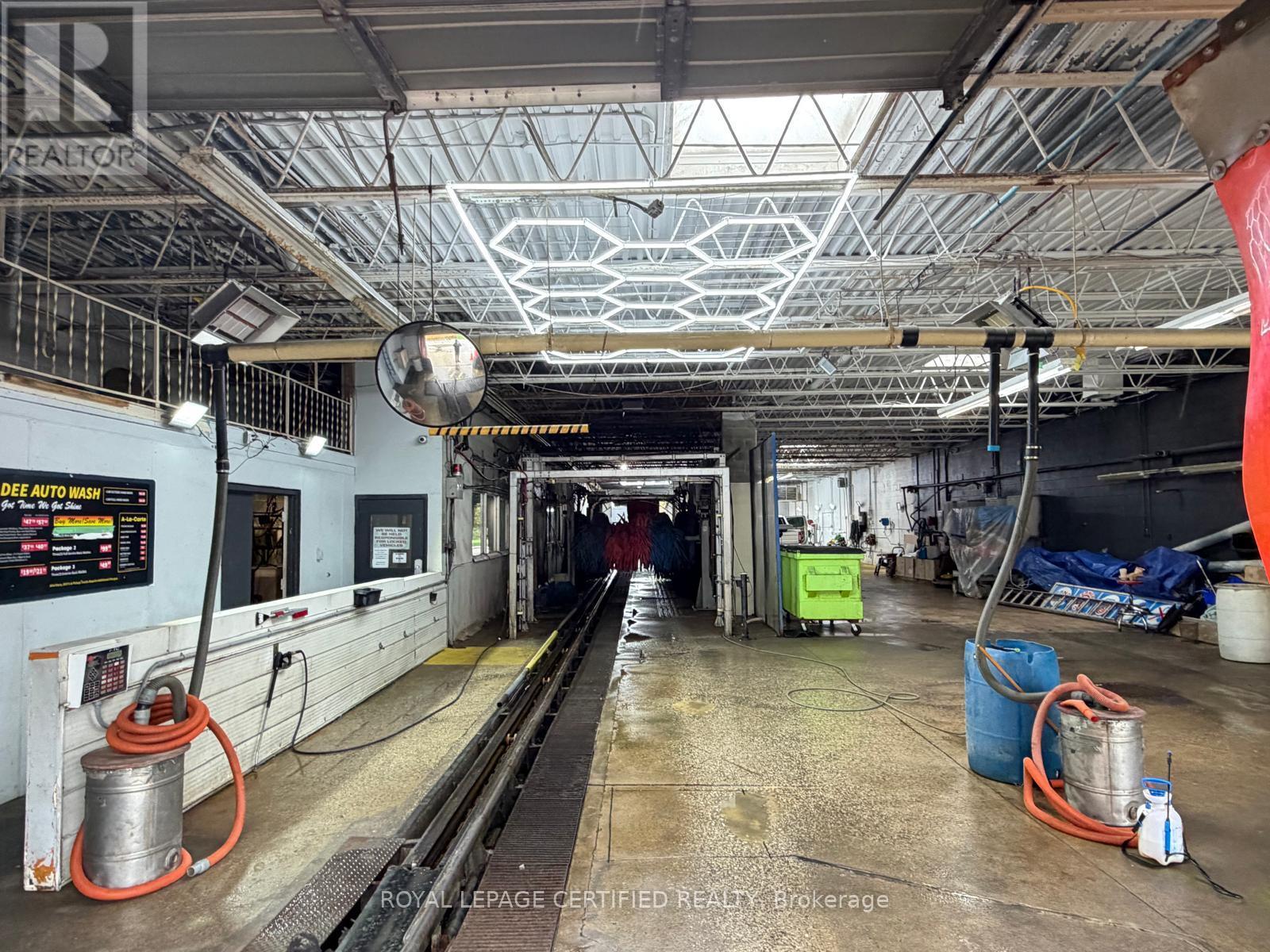 639 Langlois Avenue, Windsor, Ontario  N9A 2G5 - Photo 4 - X12897776