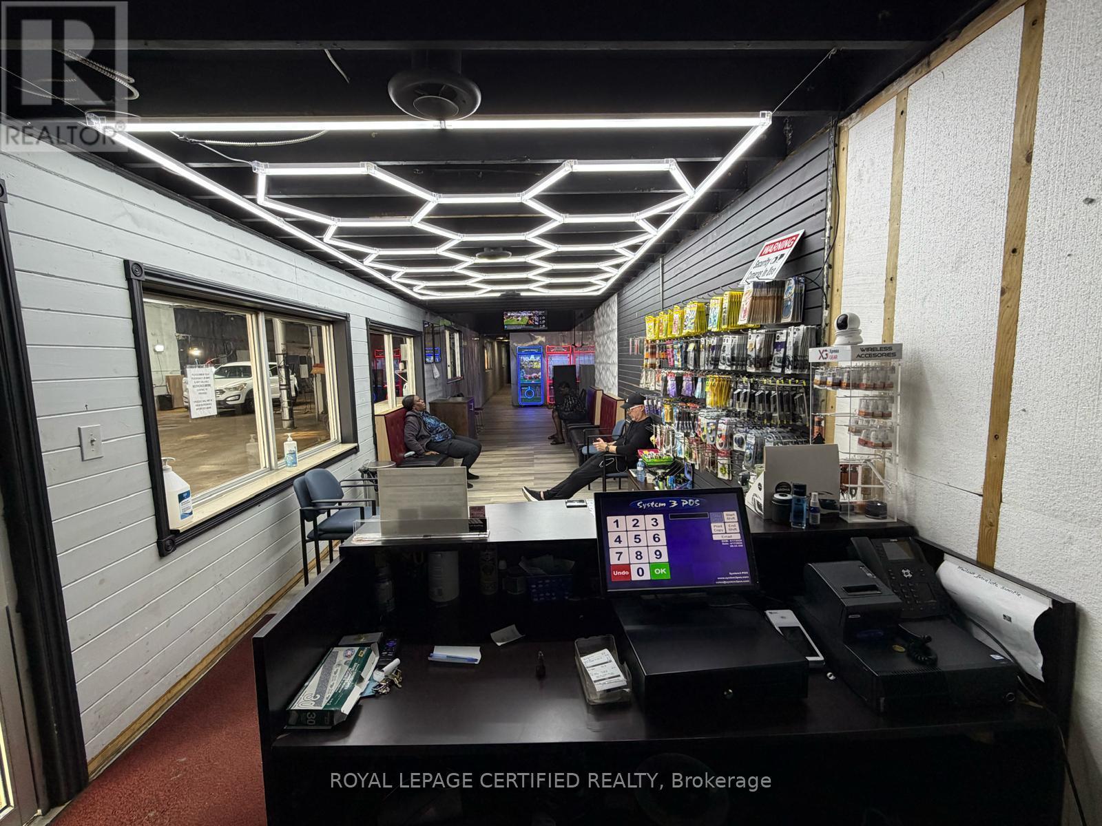 639 Langlois Avenue, Windsor, Ontario  N9A 2G5 - Photo 2 - X12897776