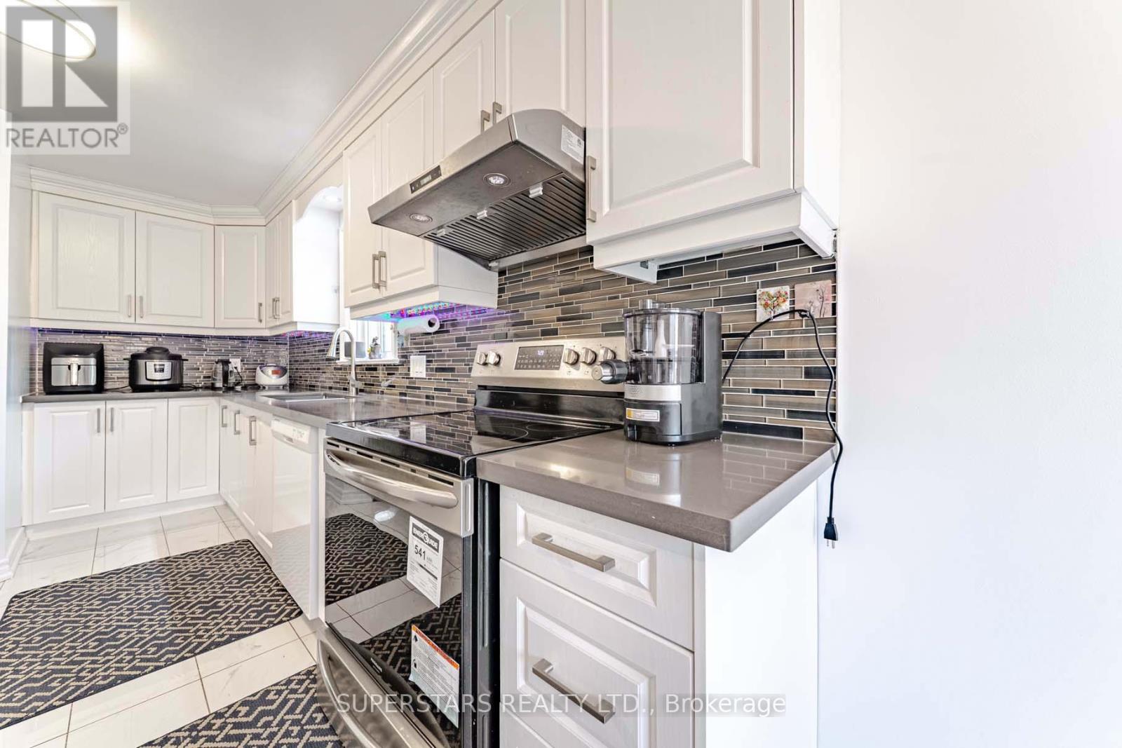 14 Kemsing Court, Markham, Ontario  L3R 4P7 - Photo 13 - N13044050