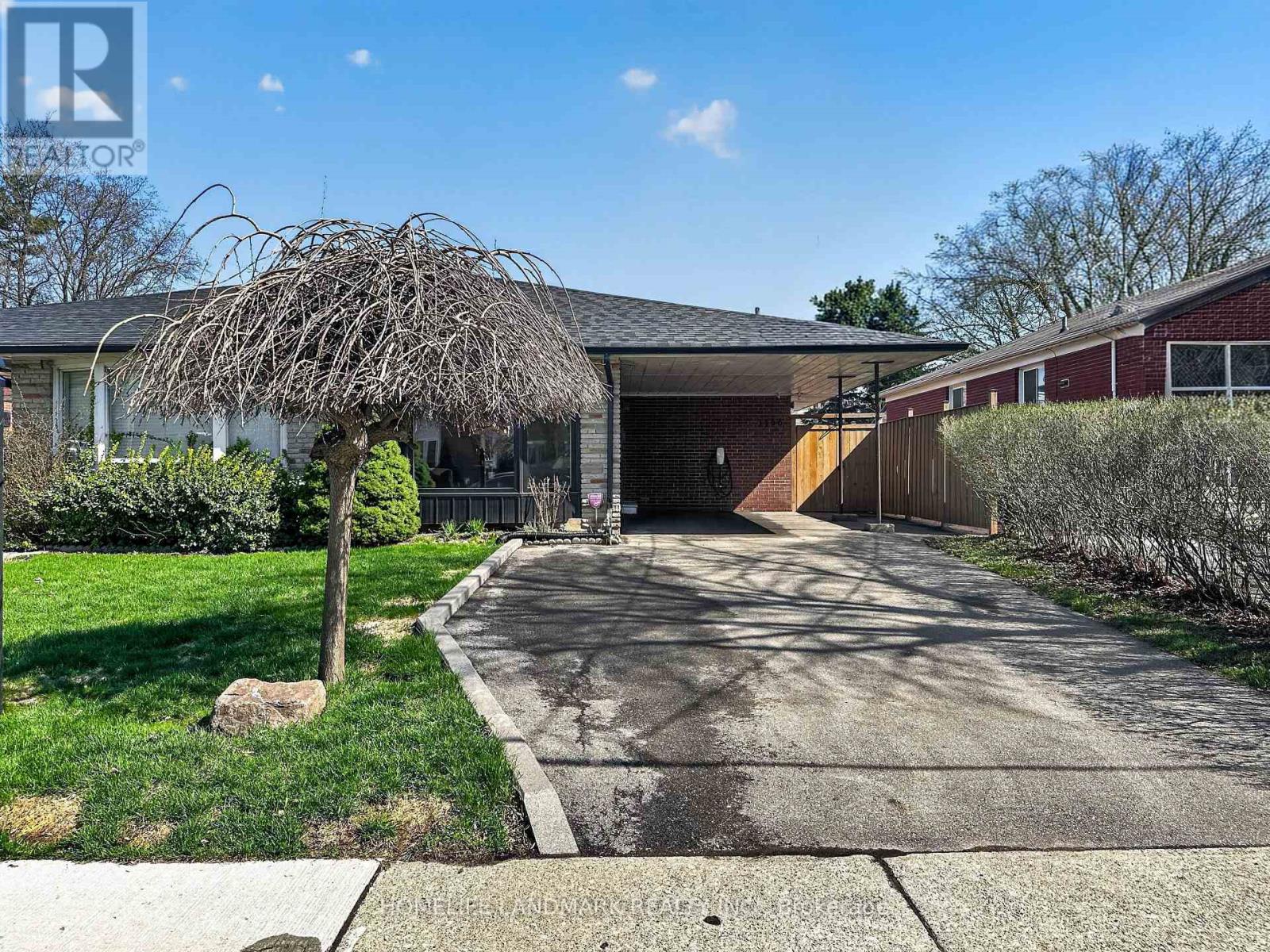 1166 Kingsholm Drive, Mississauga, Ontario  L4Y 2H2 - Photo 2 - W13044072